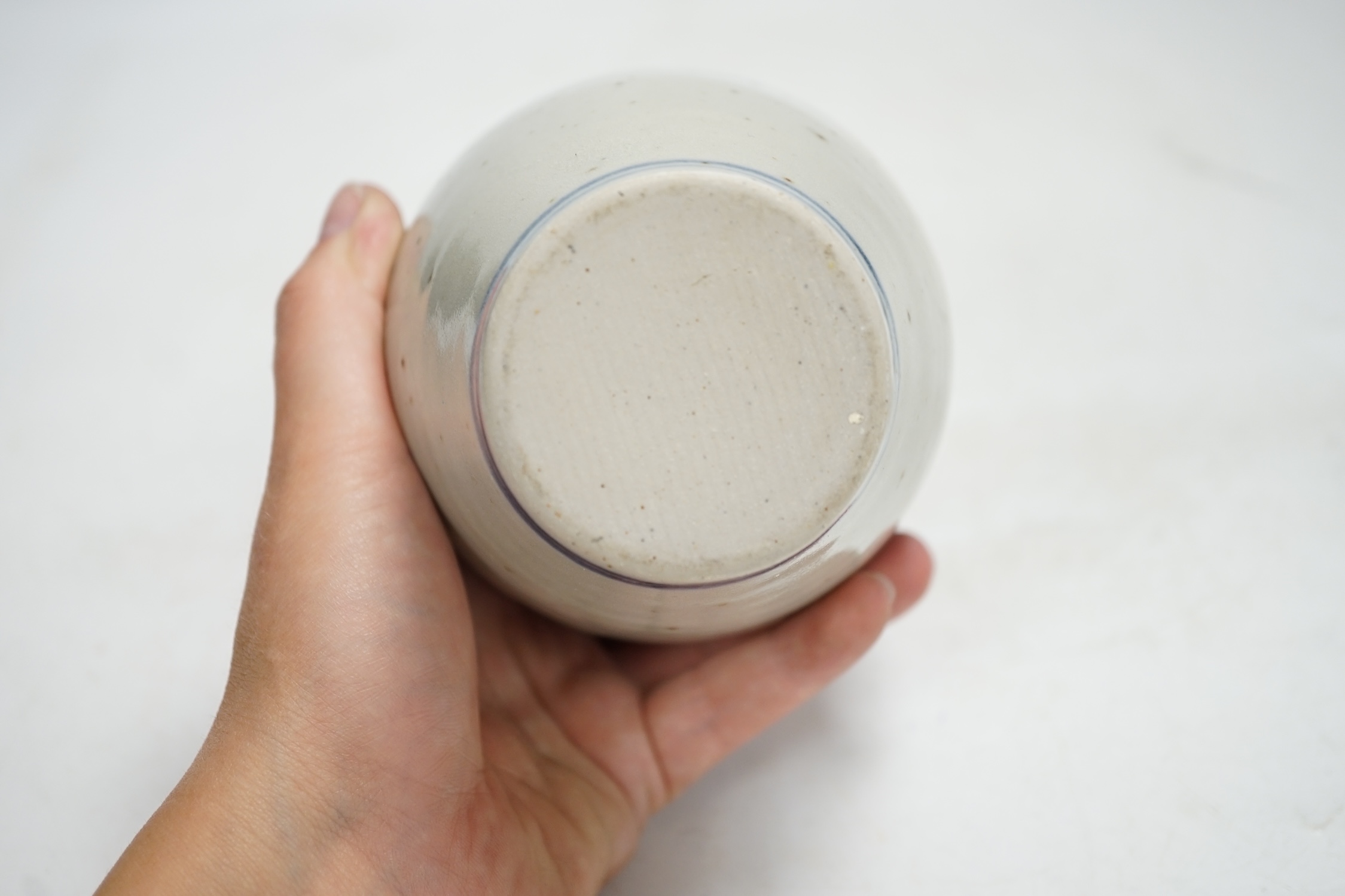 Mohamed Hamid, of the Star Gallery, Lewes, a studio pottery vase, 14cm. Condition - good